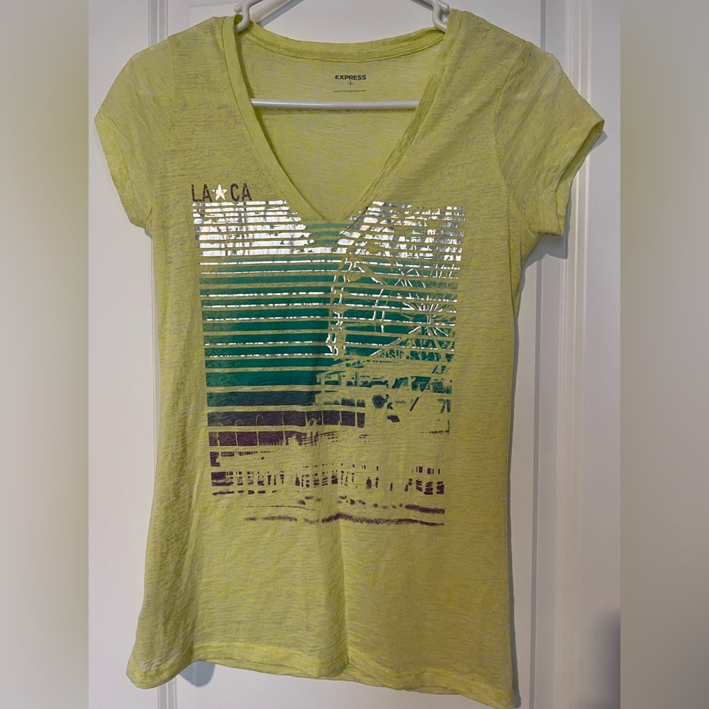 Express graphic tee